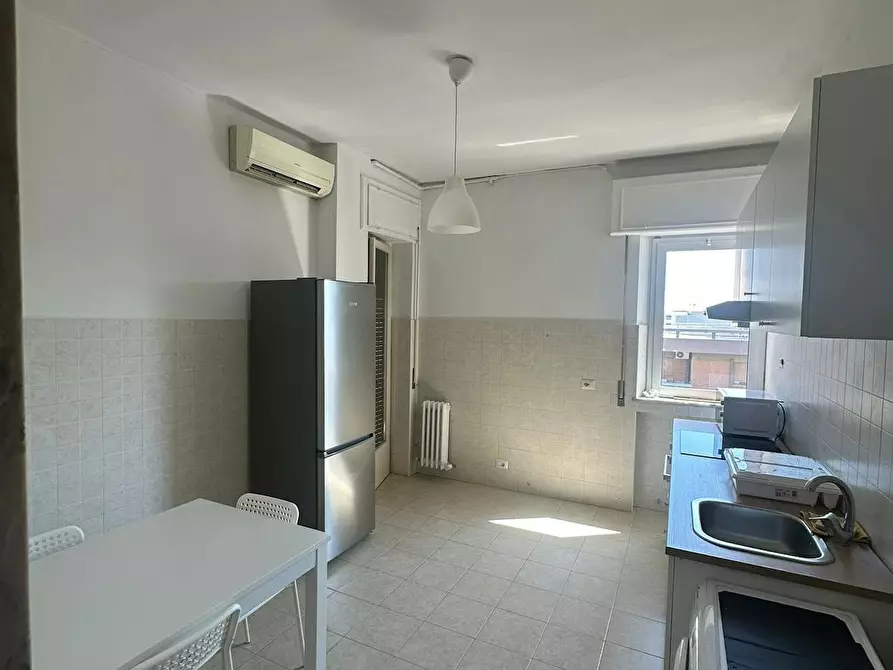 Immagine 4 di Camera in affitto  in Viale Unità d'Italia a Bari