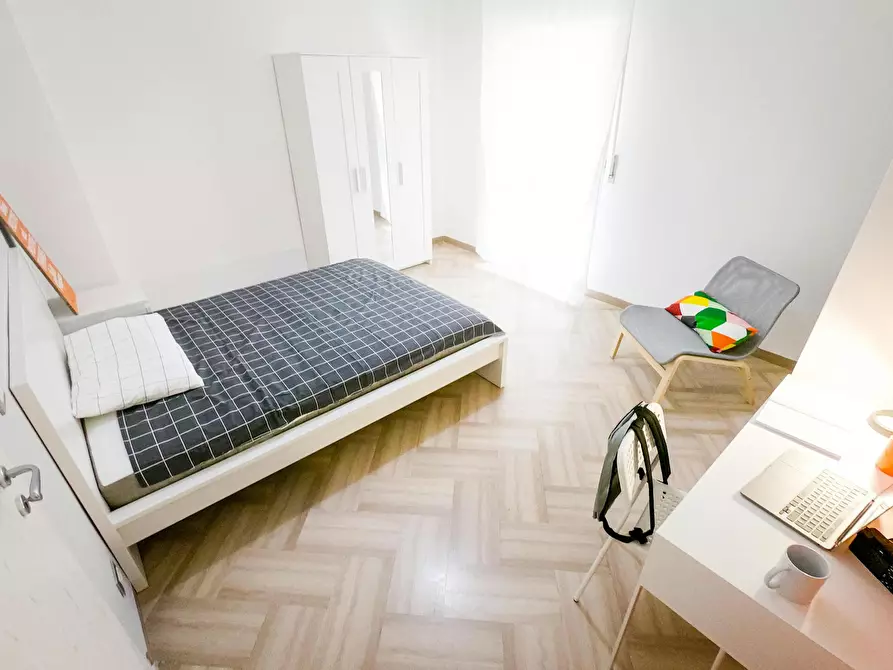 Immagine 1 di Camera in affitto  in Via Giulio Petroni a Bari