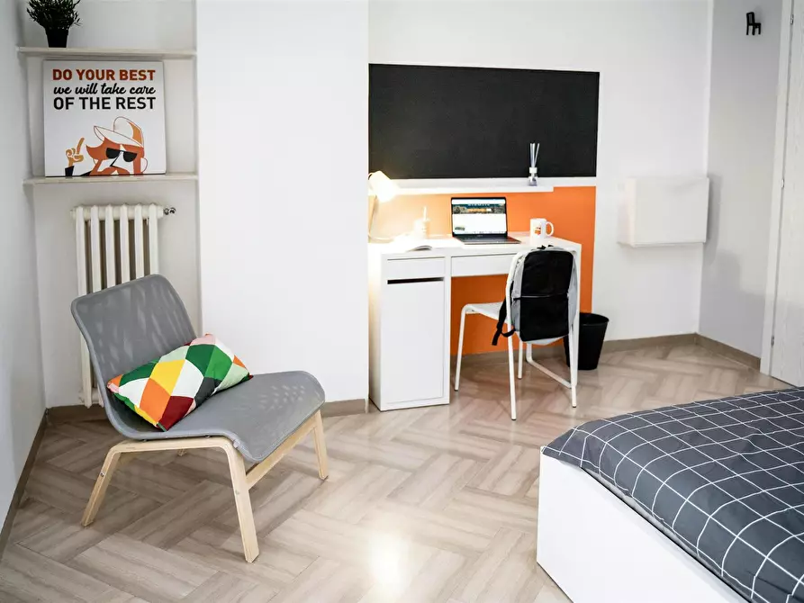 Immagine 3 di Camera in affitto  in Via Giulio Petroni a Bari