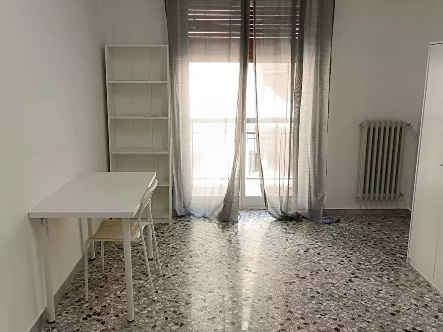 Immagine 1 di Camera in affitto  in Piazza G. Garibaldi a Bari