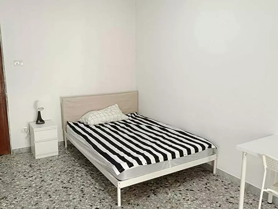 Immagine 3 di Camera in affitto  in Piazza G. Garibaldi a Bari