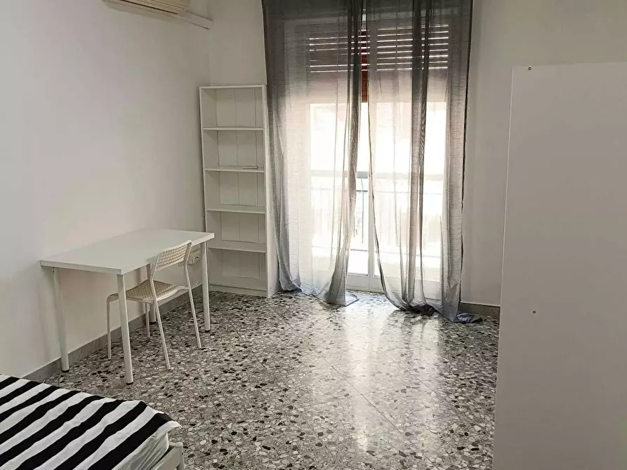 Immagine 2 di Camera in affitto  in Piazza G. Garibaldi a Bari