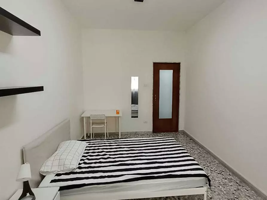 Immagine 2 di Camera in affitto  in Piazza G. Garibaldi a Bari