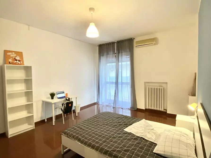 Immagine 3 di Camera in affitto  in Via Prospero Petroni a Bari