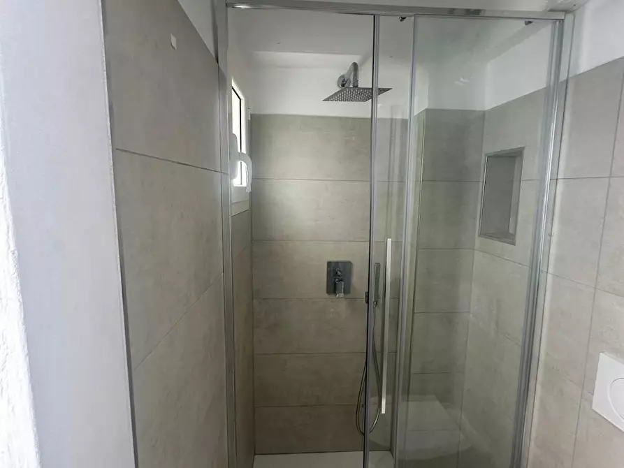 Immagine 9 di Camera in affitto  in Viale Unità d'Italia a Bari