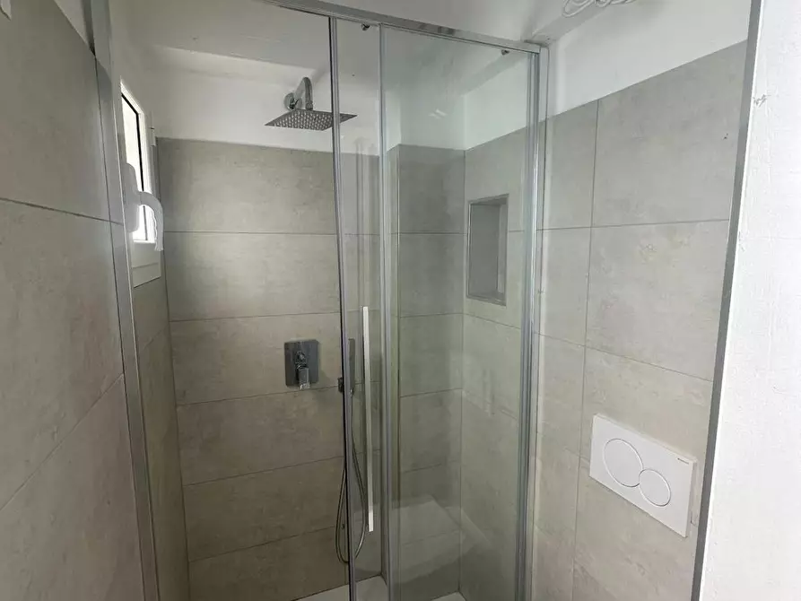 Immagine 8 di Camera in affitto  in Viale Unità d'Italia a Bari