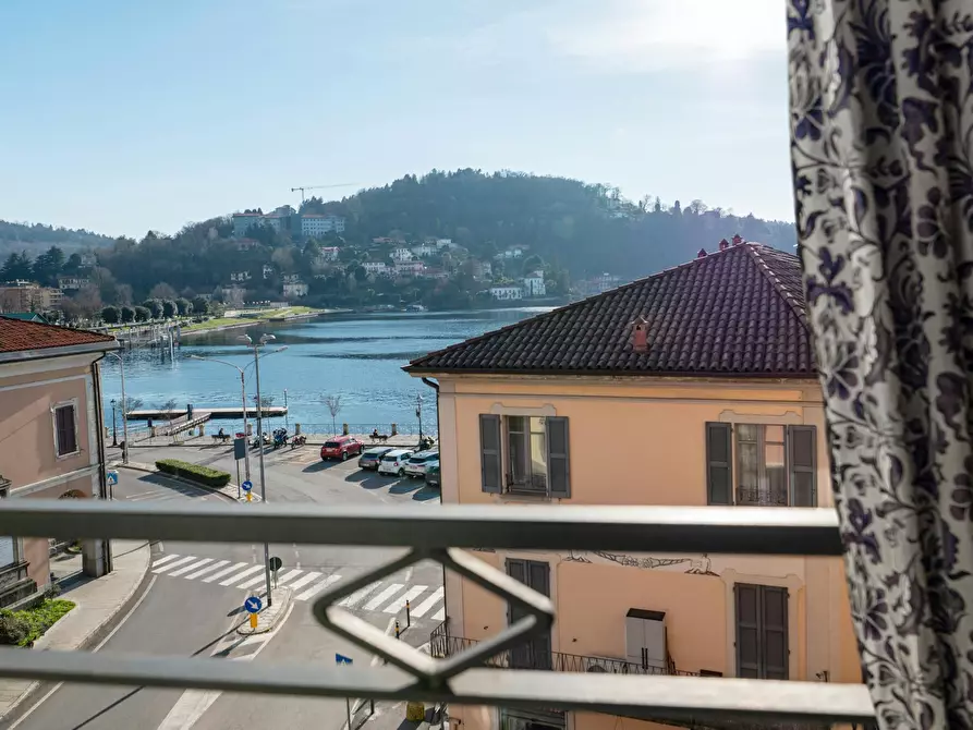 Immagine 5 di Appartamento in affitto  in Via Roma a Laveno-Mombello