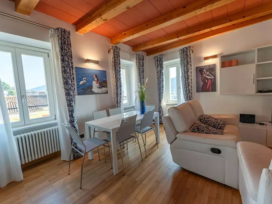 Immagine 3 di Appartamento in affitto  in Via Roma a Laveno-Mombello