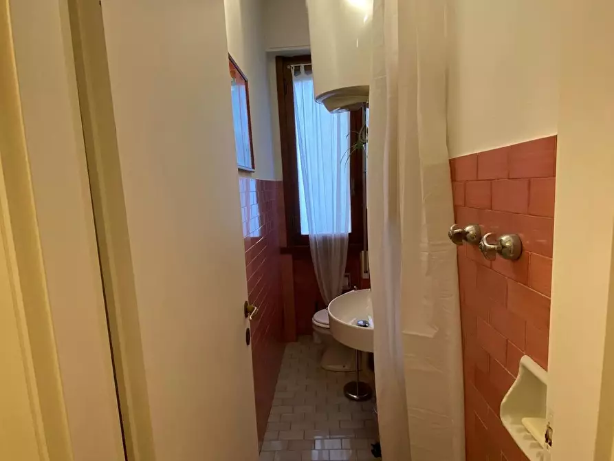 Immagine 8 di Camera in affitto  in Via dei della Robbia a Firenze