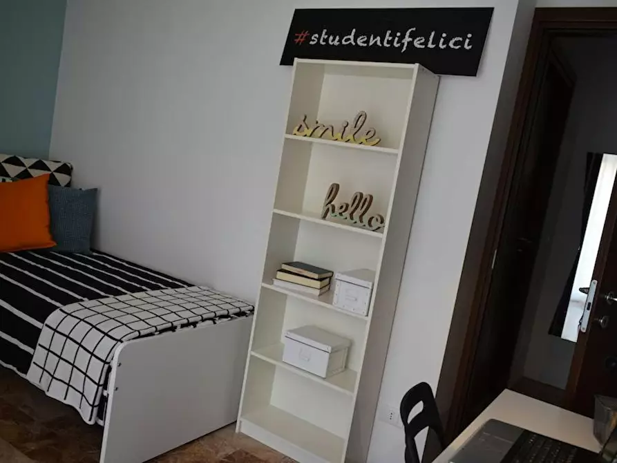 Immagine 2 di Camera in affitto  in Via Guido Zadei a Brescia