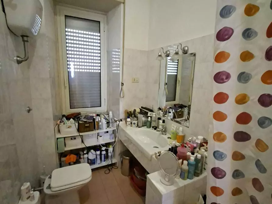 Immagine 10 di Camera in affitto  in Via Apuania a Roma