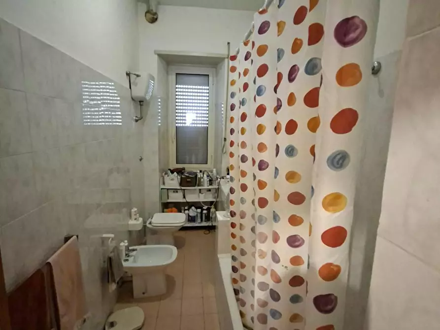 Immagine 9 di Camera in affitto  in Via Apuania a Roma