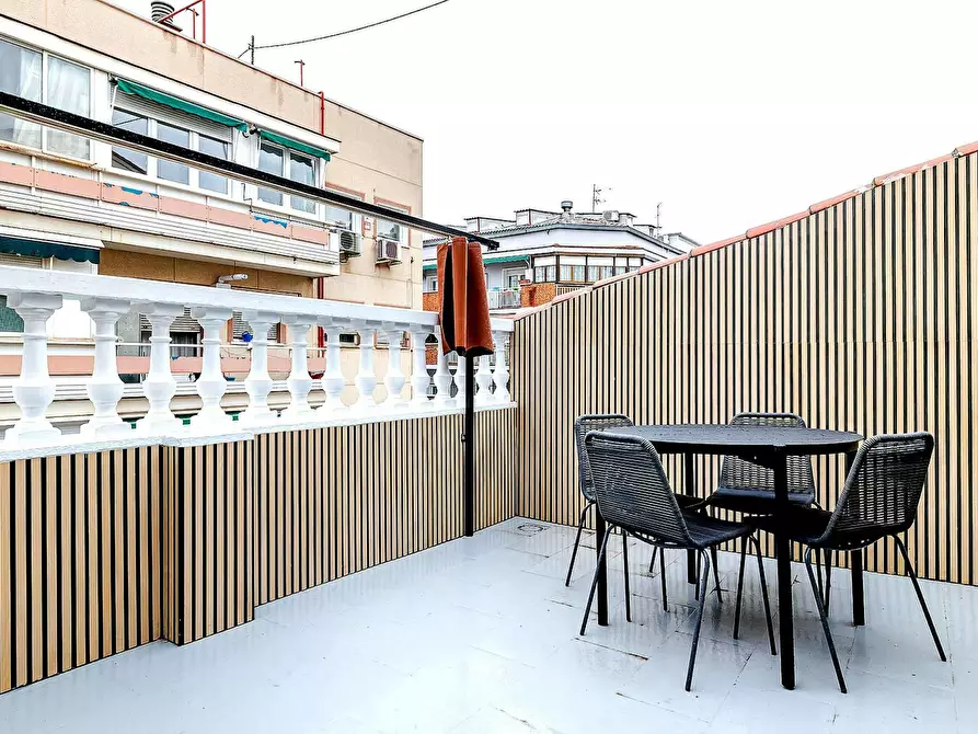Immagine 1 di Appartamento in affitto  in Calle de Oltra a Madrid