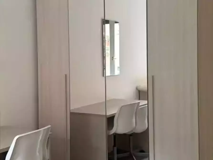 Immagine 5 di Camera in affitto  in Via Francesco Caracciolo a Milano