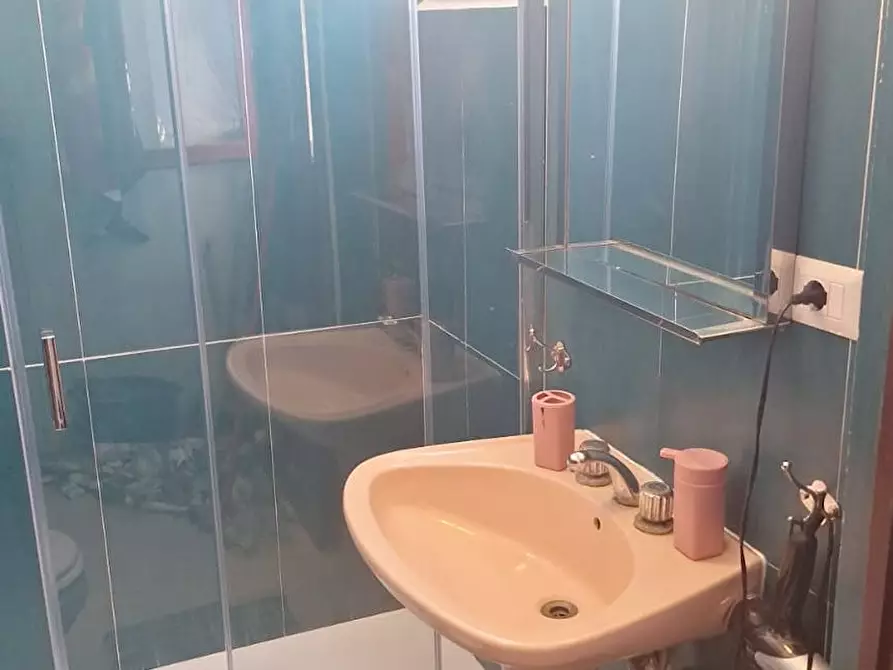 Immagine 4 di Camera in affitto  in Vico Lepri a Pontenuovo a Napoli