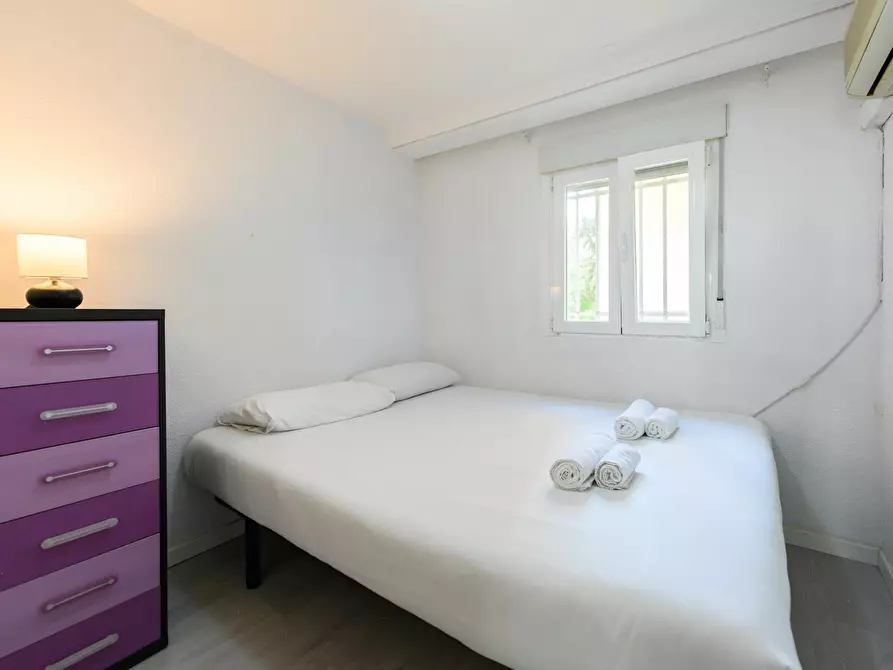 Immagine 7 di Casa indipendente in affitto  in Calle de Sabadell a Madrid
