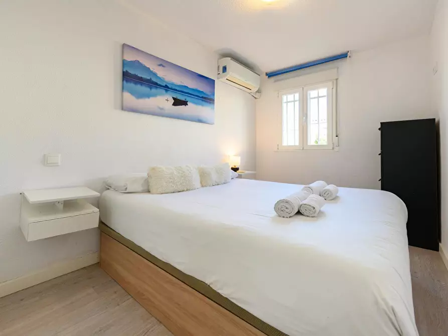 Immagine 5 di Casa indipendente in affitto  in Calle de Sabadell a Madrid
