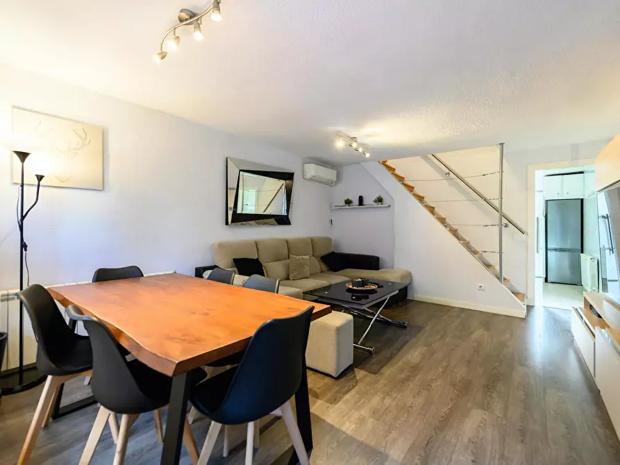Immagine 3 di Casa indipendente in affitto  in Calle de Sabadell a Madrid