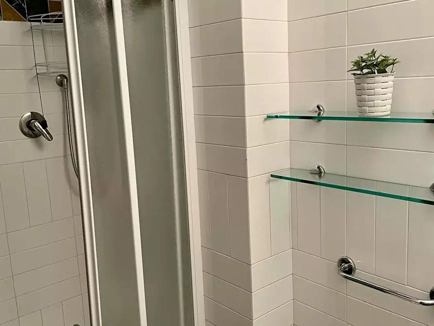 Immagine 10 di Camera in affitto  in Via Gustavo Modena a Firenze