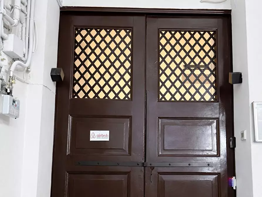 Immagine 10 di Appartamento in affitto  in Via Carbonara a Napoli