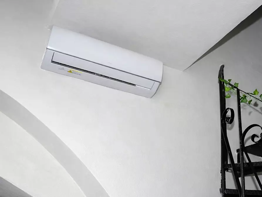 Immagine 8 di Appartamento in affitto  in Via Carbonara a Napoli