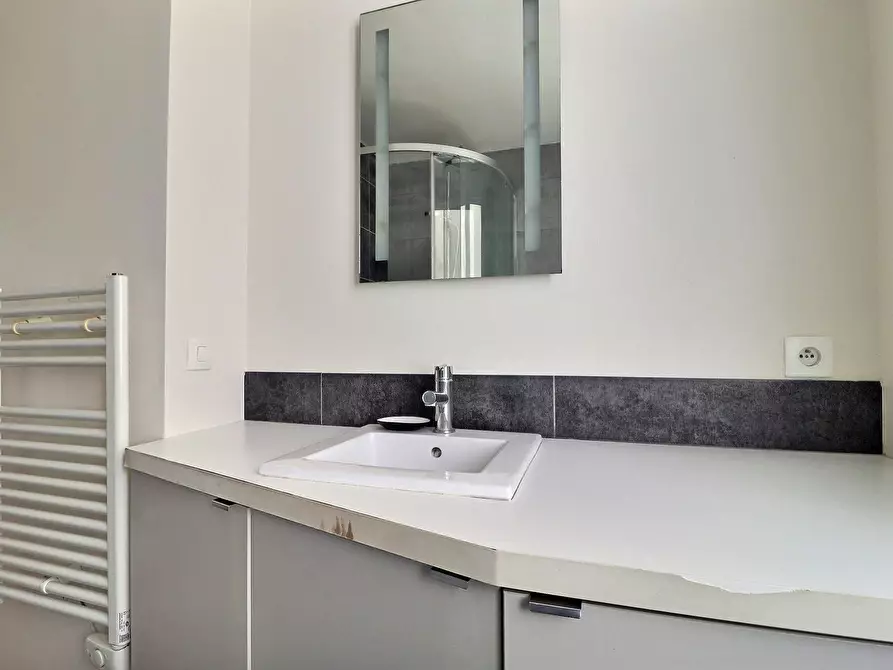 Immagine 10 di Appartamento in affitto  in Rue de Lancry a Paris