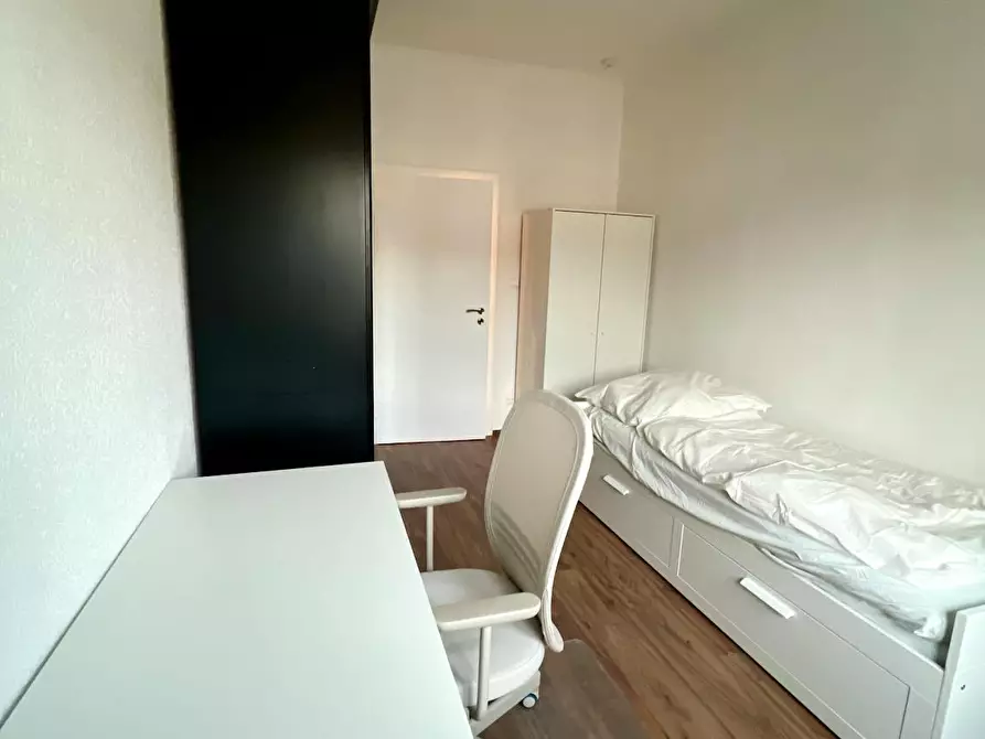 Immagine 2 di Camera in affitto  in Segeberger Weg a Düsseldorf