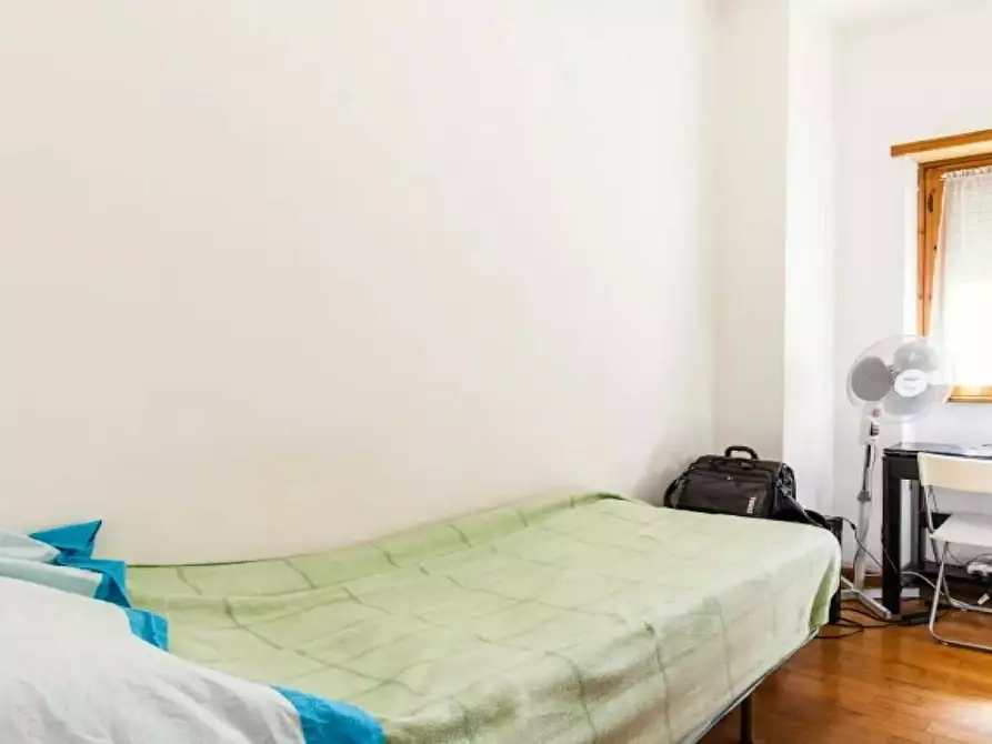 Immagine 1 di Camera in affitto  in Via Tiberio Imperatore a Roma