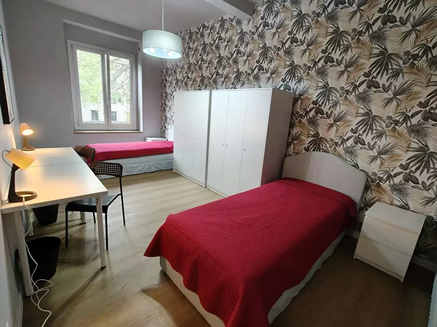 Immagine 1 di Camera condivisa in affitto  in Viale Antonio Gramsci a Firenze