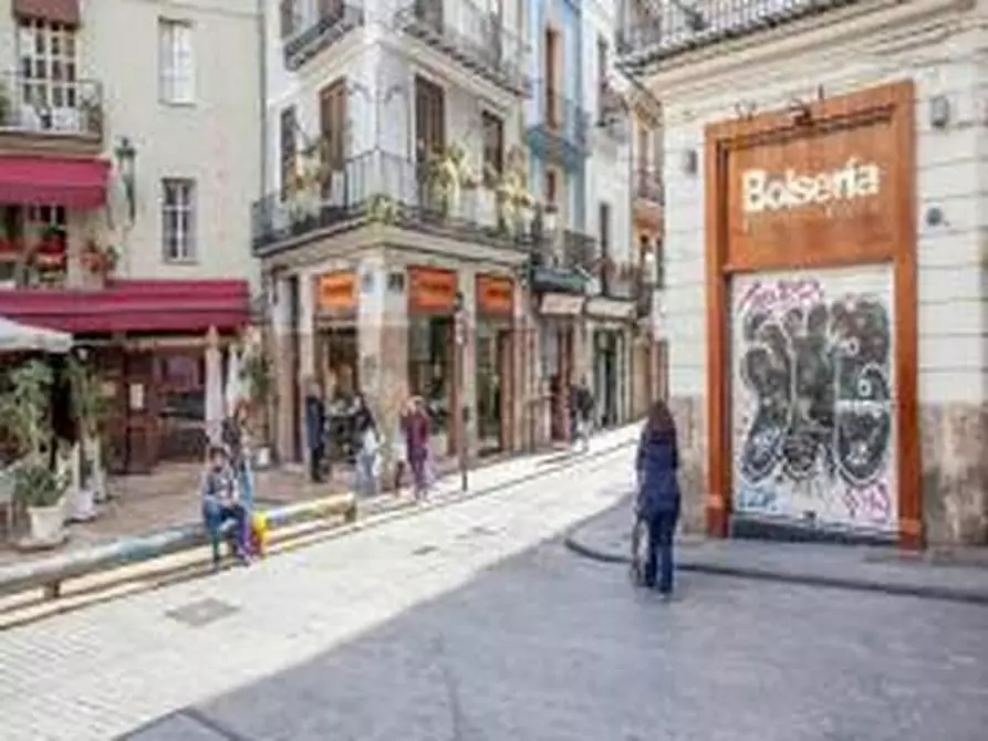Immagine 7 di Appartamento in affitto  in Carrer de la Bosseria a Valencia