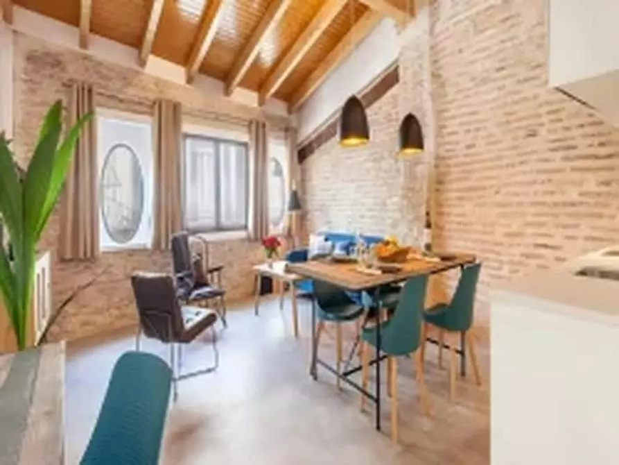 Immagine 1 di Appartamento in affitto  in Carrer de la Bosseria a Valencia