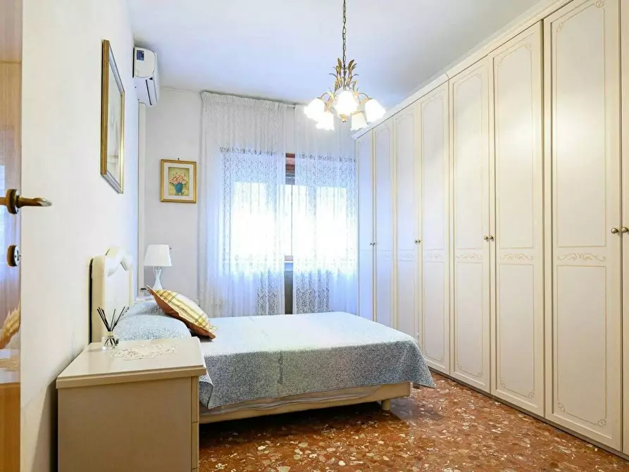 Immagine 5 di Appartamento in affitto  in Via Piegaro a Roma