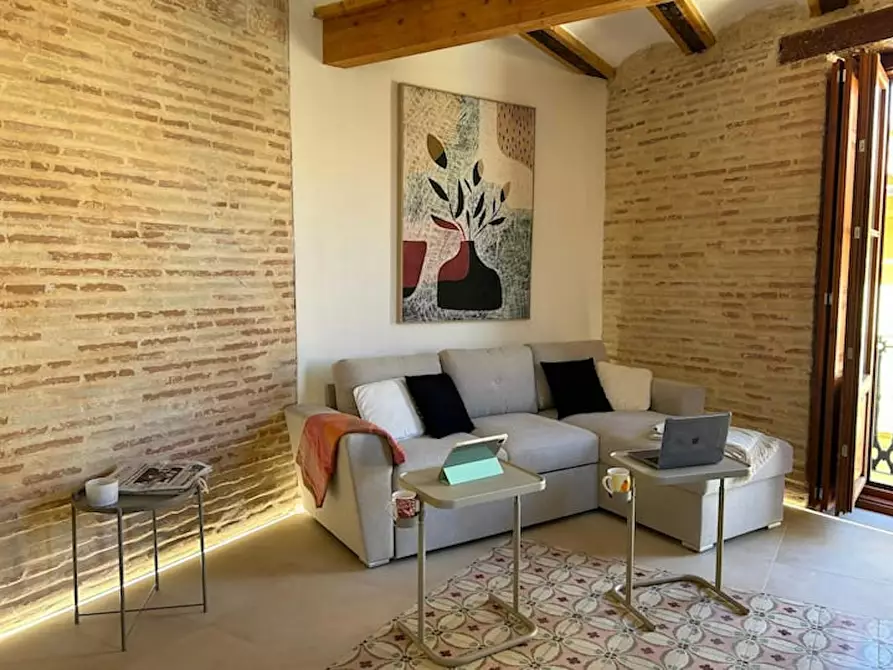 Immagine 1 di Appartamento in affitto  in Plaça de Beneyto i Coll a Valencia