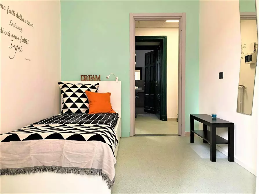 Immagine 4 di Camera in affitto  in Via della Cernaia a Firenze