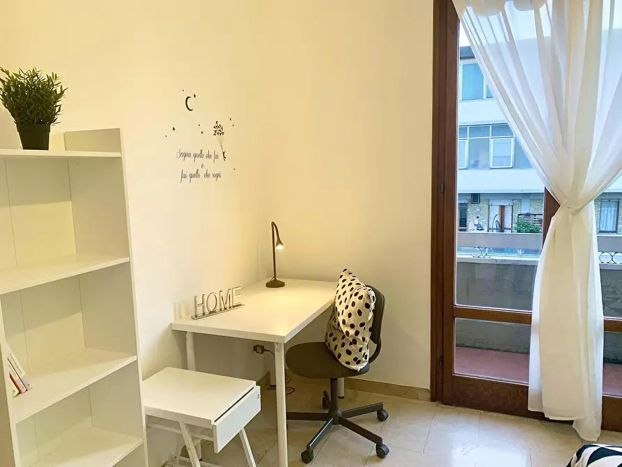 Immagine 10 di Camera in affitto  in Viale Francesco Redi a Firenze