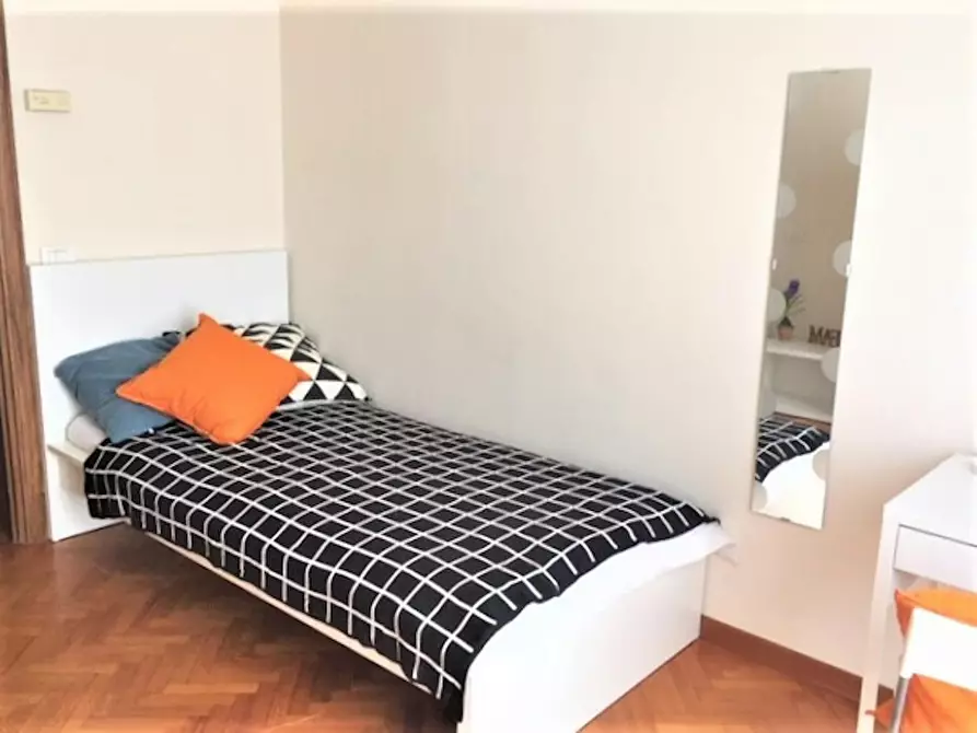 Immagine 2 di Camera in affitto  in Via Castelfidardo a Firenze