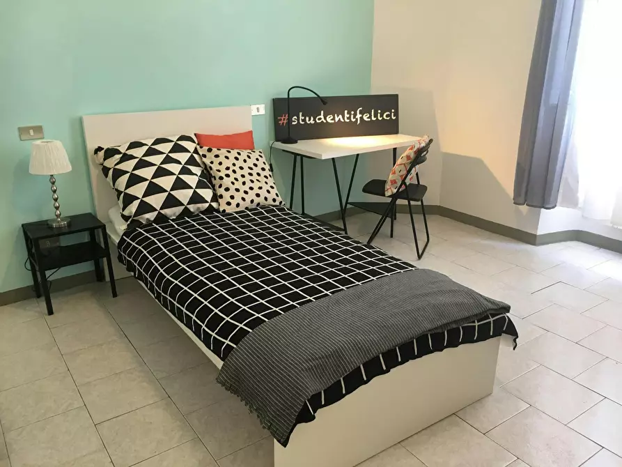 Immagine 2 di Camera in affitto  in Via del Ponte Rosso a Firenze