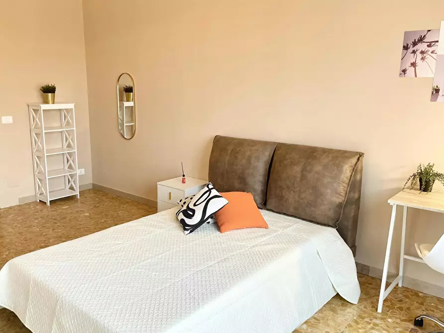 Immagine 5 di Camera in affitto  in Lungarno Amerigo Vespucci a Firenze