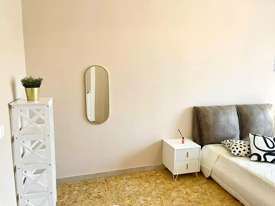 Immagine 3 di Camera in affitto  in Lungarno Amerigo Vespucci a Firenze