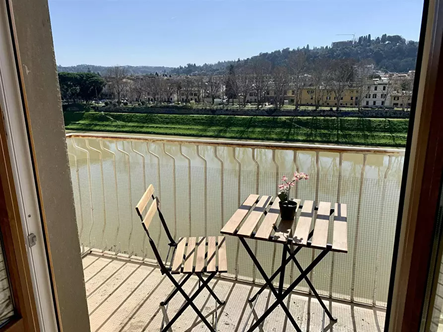 Immagine 1 di Camera in affitto  in Lungarno Amerigo Vespucci a Firenze