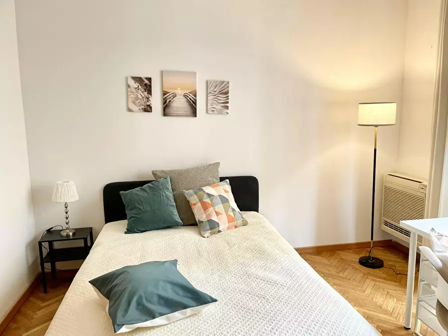 Immagine 1 di Camera in affitto  in Via Gustavo Modena a Firenze