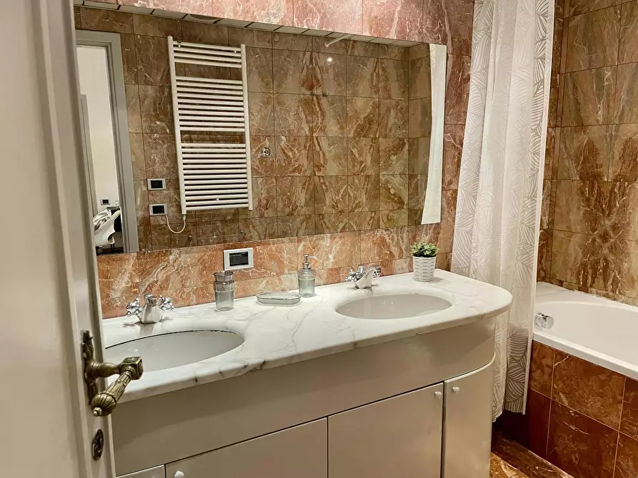 Immagine 7 di Camera in affitto  in Via Gustavo Modena a Firenze