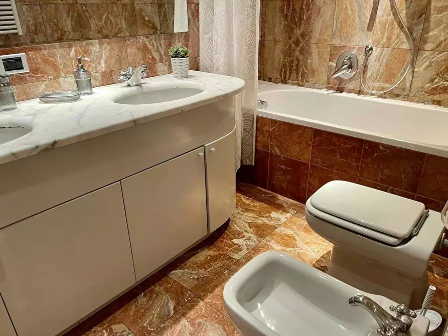 Immagine 9 di Camera in affitto  in Via Gustavo Modena a Firenze