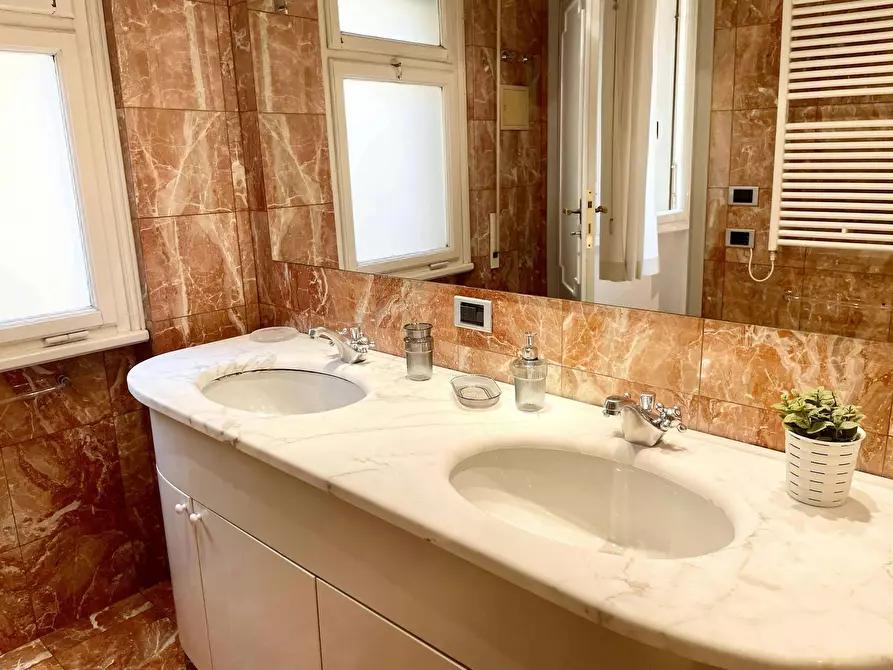 Immagine 8 di Camera in affitto  in Via Gustavo Modena a Firenze