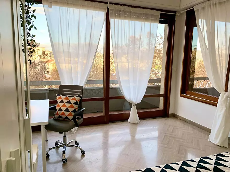 Immagine 2 di Camera in affitto  in Viale Francesco Redi a Firenze