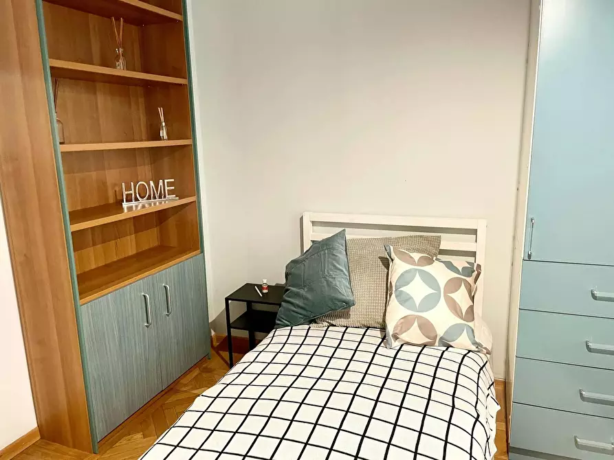 Immagine 2 di Camera in affitto  in Via Gustavo Modena a Firenze