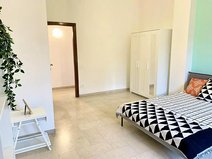 Immagine 2 di Camera in affitto  in Viale Francesco Redi a Firenze