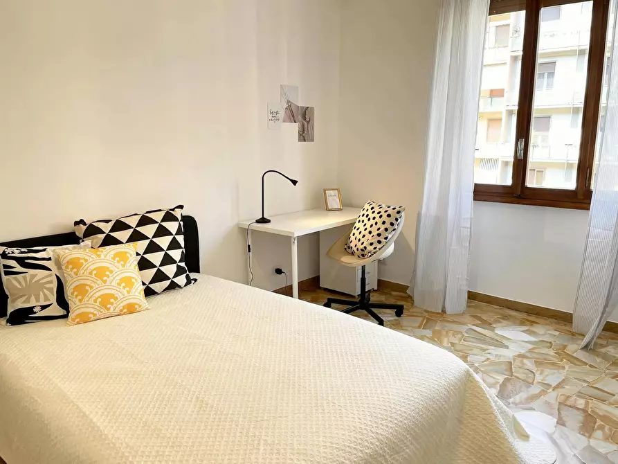 Immagine 1 di Camera in affitto  in Via Caduti di Cefalonia a Firenze