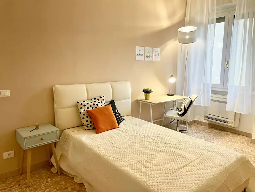 Immagine 6 di Camera in affitto  in Lungarno Amerigo Vespucci a Firenze