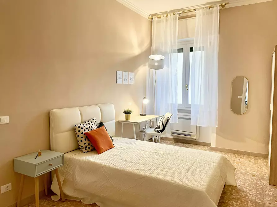 Immagine 1 di Camera in affitto  in Lungarno Amerigo Vespucci a Firenze